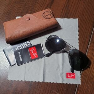 Ray-Ban Black Aviator Sunglasses with Brown Case